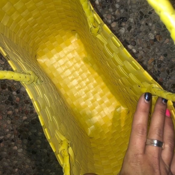 🔥HP🔥New Yellow Weaved & Wicker Style Tote - Picture 3 of 3